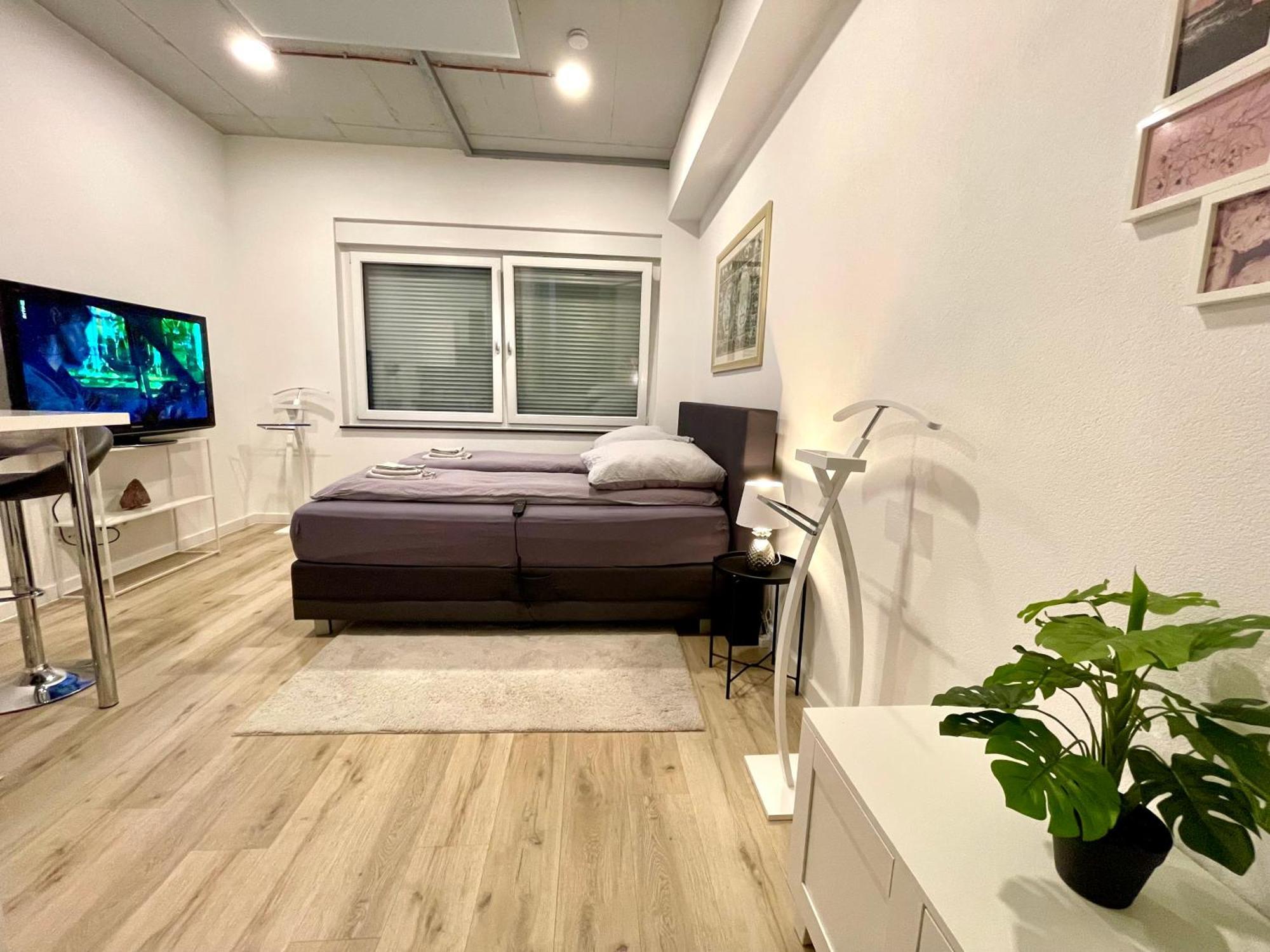 Neu Wunderschoenenes Weisses Apartament Am Schloessle Zentrum Goldstadt Pforzheim Eksteriør bilde