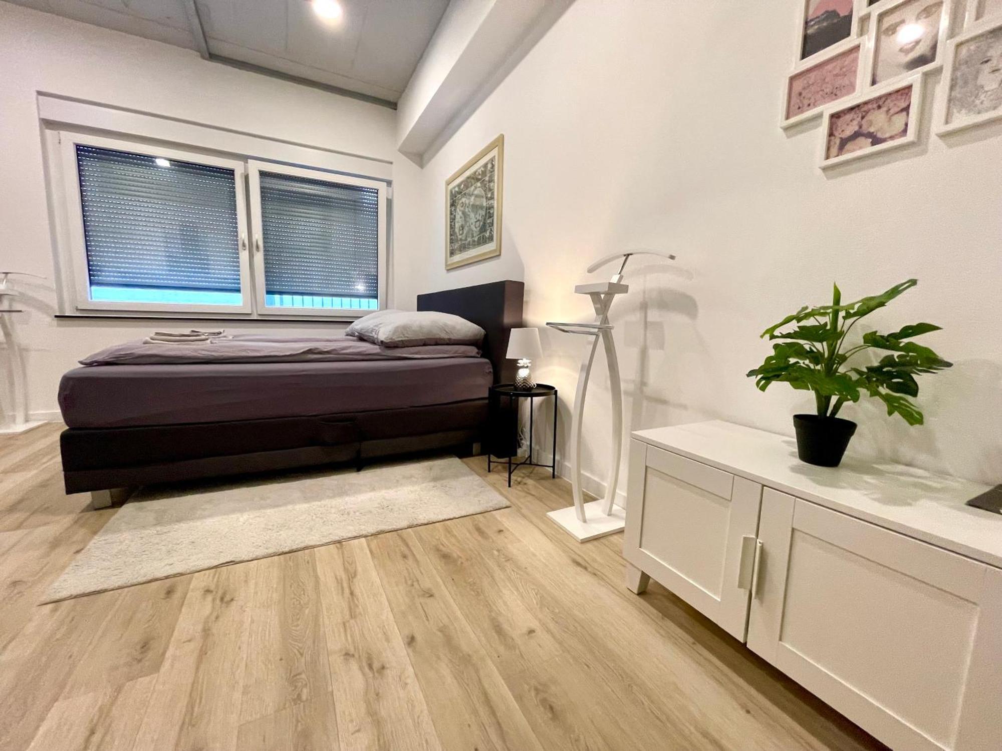 Neu Wunderschoenenes Weisses Apartament Am Schloessle Zentrum Goldstadt Pforzheim Eksteriør bilde